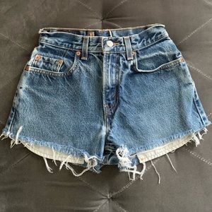 Vintage High waisted Levi’s bootie shorts size 24